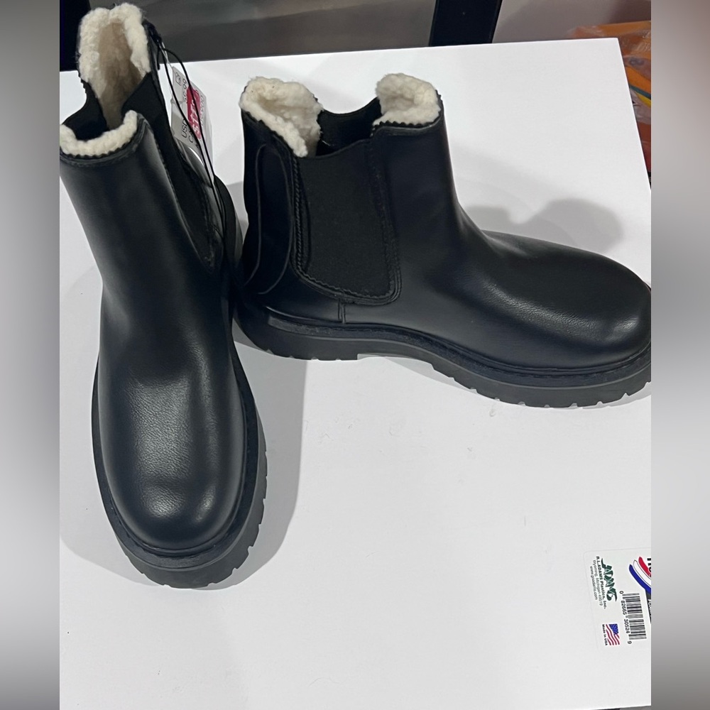 Woman’s Black Boots